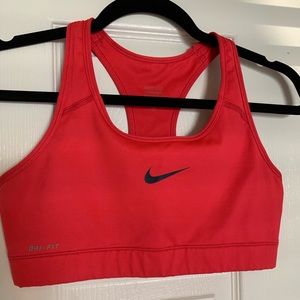 Nike Medium Support Sports Bra